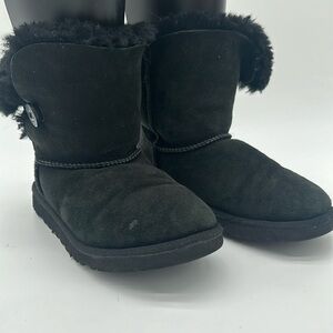 UGG Bailey Button Size 5 Women Youth Size 3 -5991Y Black Suede Short Boots Shoes